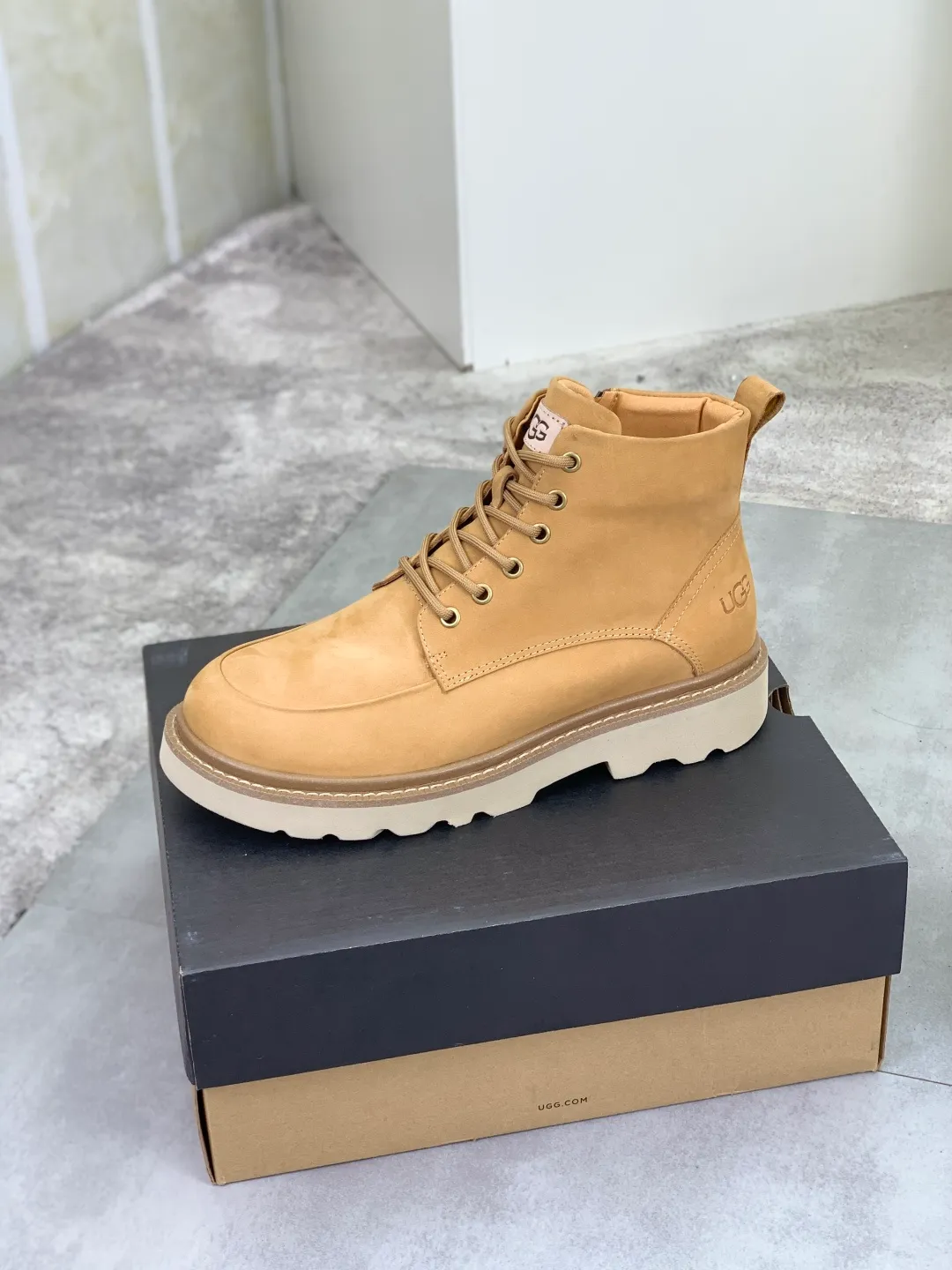 Men's men's shoes P620 New arrival🆕🆕🆕 IUGGI Men's British retro Martin boots Winter new men's outdoor hiking boots First layer of cowhide on the outside Wool on the inside Comfortable and warm Rubber sole sole Non-slip and firm Trendy and fashionable Casual and versatile Size: 39-44 (customized for 45) Color: two colors